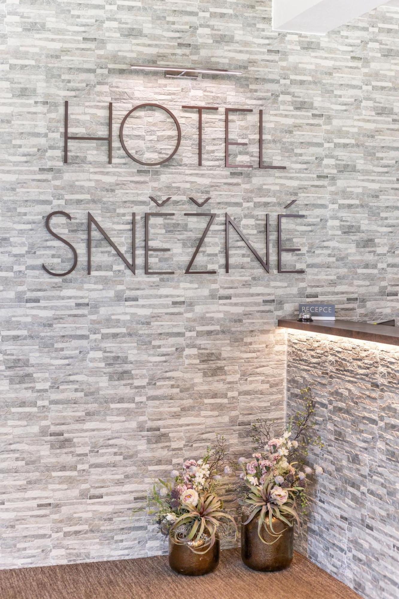 Hotel Snezne Eksteriør bilde