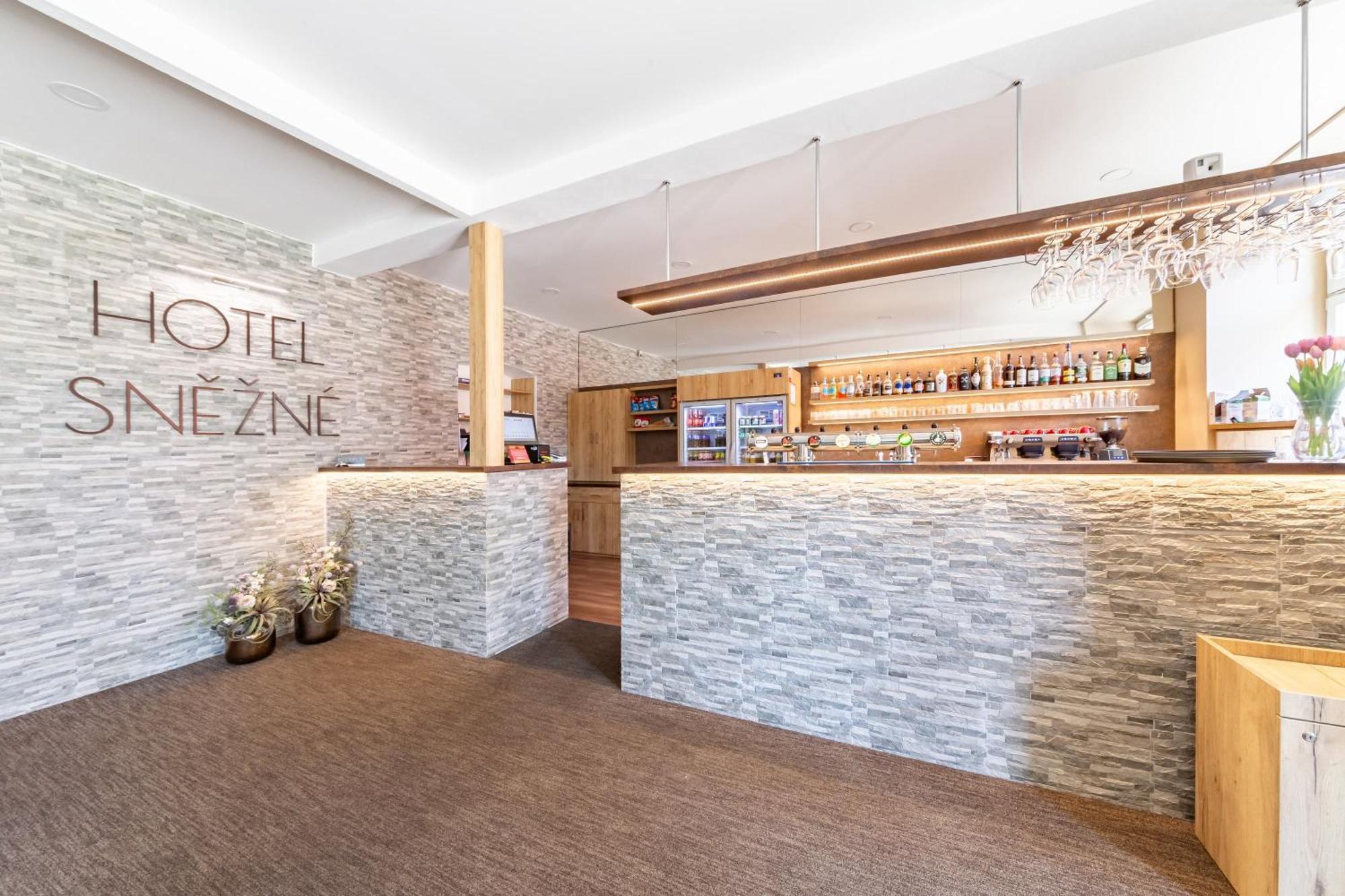 Hotel Snezne Eksteriør bilde
