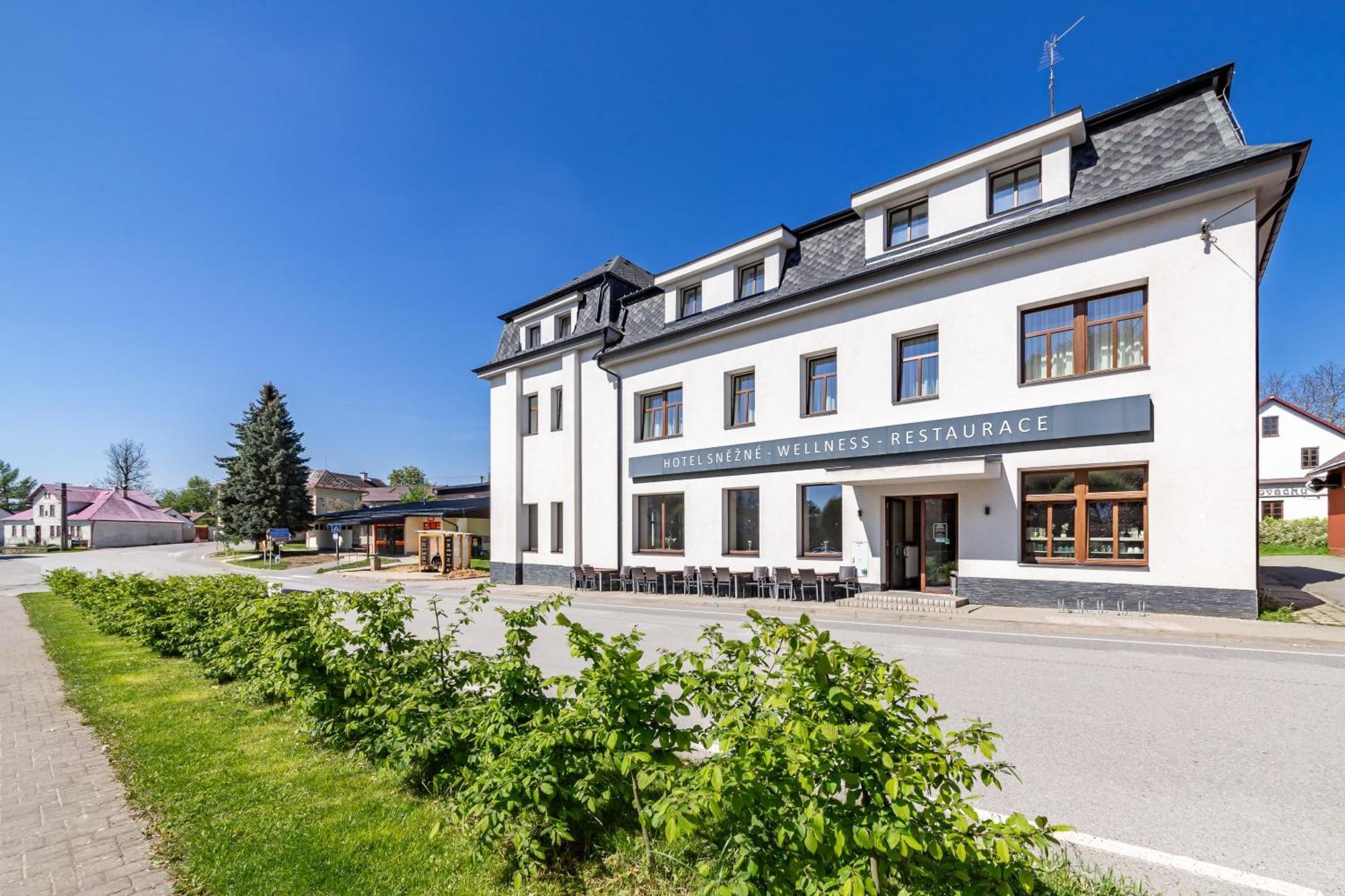 Hotel Snezne Eksteriør bilde